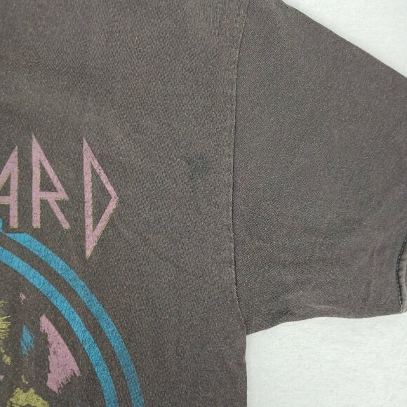 Def Leppard Cotton Purple Blue Leopard Graphic Faded Grey Tee Size Small - Picture 5 of 5
